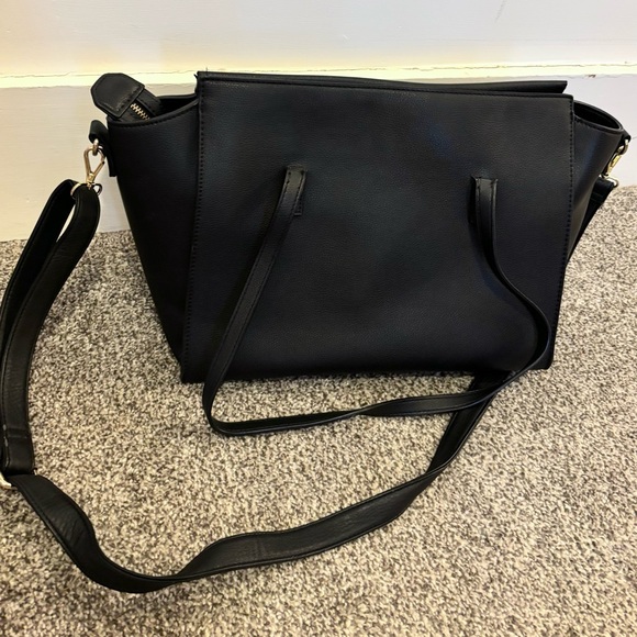 Black Oversized Faux Leather Shoulder Bag with Gold Accents - Picture 3 of 3